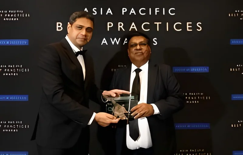 GSI receiving the 2019 Frost & Sullivan award